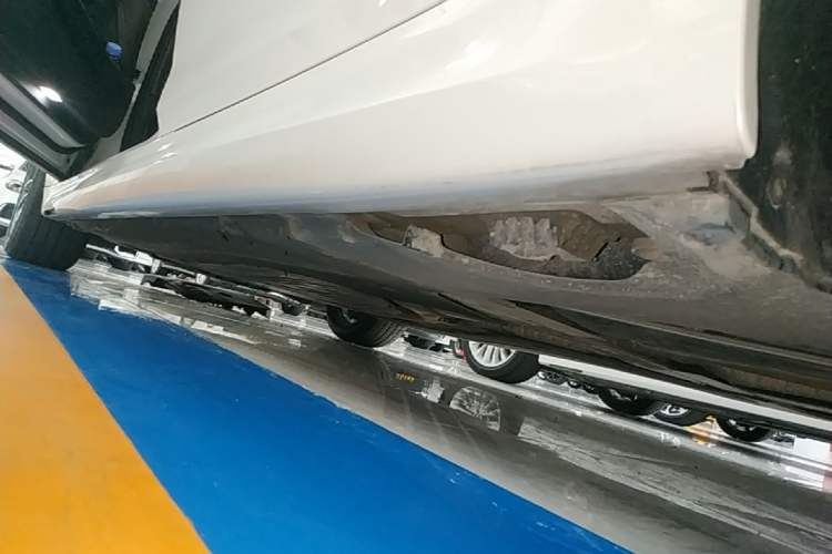 Used BMW 5 Series 2021 525Li M Sport Package Left Side Sill
