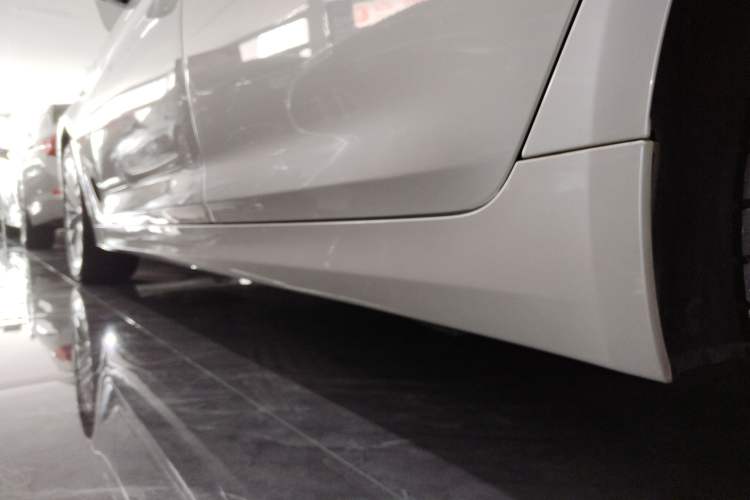 Used BMW 5 Series 2021 Updated Version 525Li Luxury Package Left Side Sill