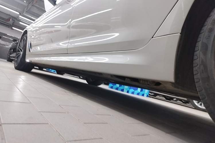 Used BMW 5 Series 2021 530Li Leading Model M Sport Package Left Side Sill