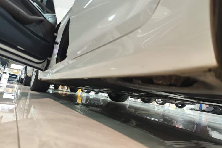 Used BMW 5 Series 2021 525Li Luxury Package Left Side Sill
