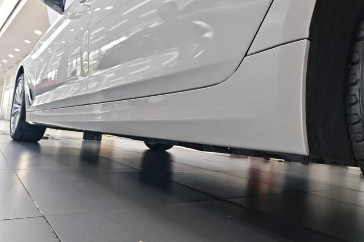 Used BMW 5 Series 2021 530Li Luxury Edition Premium Package Left Side Sill