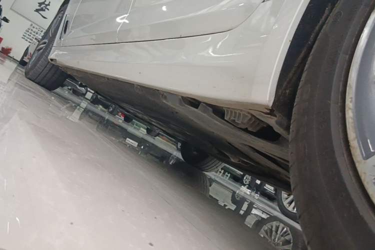 Used BMW 5 Series 2021 530Li Leading Luxury Package Left Side Sill