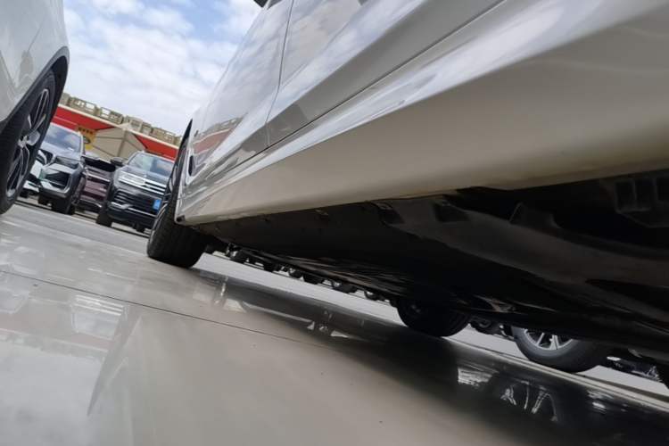 Used BMW 5 Series 2021 530Li Leading Model M Sport Package Left Side Sill