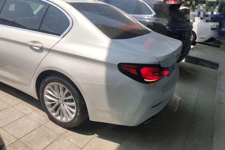 Used BMW 5 Series 2021 525Li Luxury Package Rear Left 45 Deg