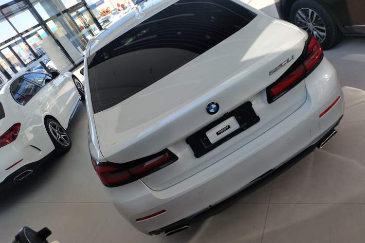 Used BMW 5 Series 2021 525Li Luxury Package Rear Left 45 Deg