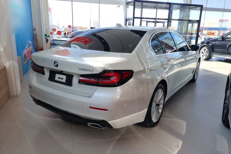 Used BMW 5 Series 2021 525Li Luxury Package Rear Right 45 Deg