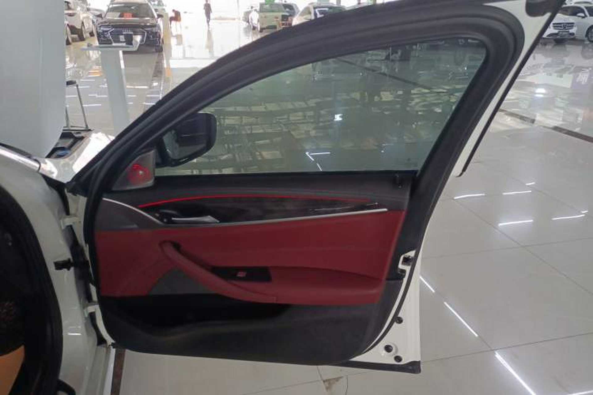 Used BMW 5 Series 2021 525Li M Sport Package Right Front Door Interior