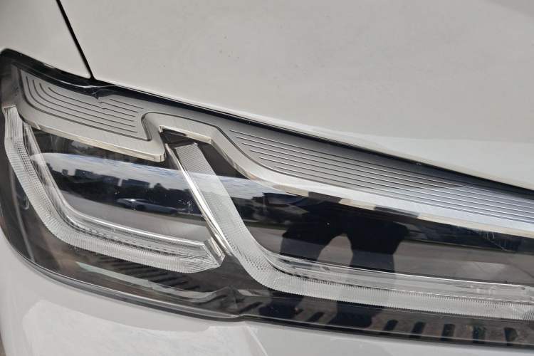 Used BMW 5 Series 2021 Facelifted 530Li Leading Edition M Sport Package Right Front Headlight