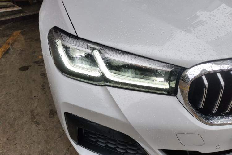Used BMW 5 Series 2021 530Li Luxury Edition M Sport Package Right Front Headlight