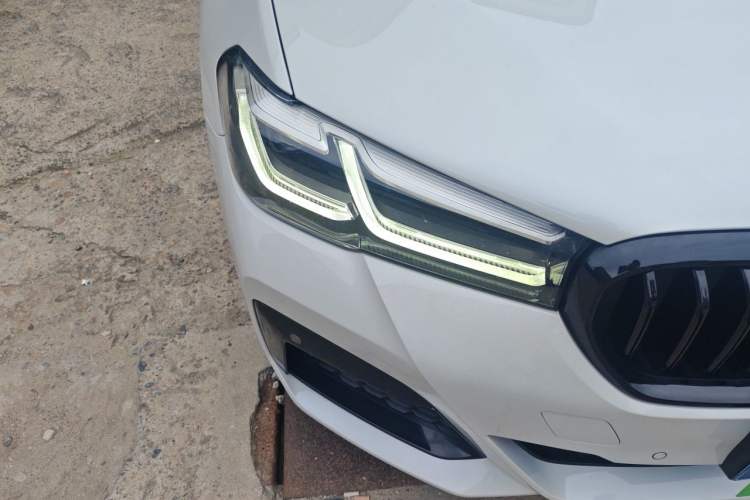 Used BMW 5 Series 2021 530Li Luxury Edition M Sport Package Right Front Headlight