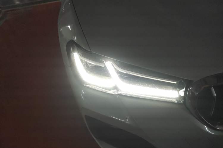 Used BMW 5 Series 2021 530Li Leading Model M Sport Package Right Front Headlight