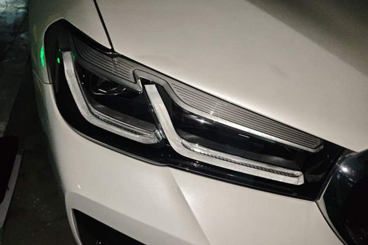 Used BMW 5 Series 2021 Facelifted 530Li Leading Edition M Sport Package Right Front Headlight