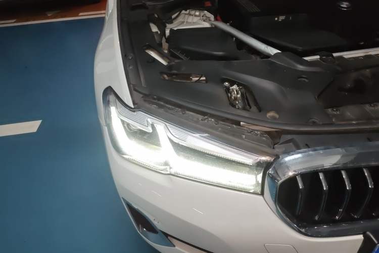 Used BMW 5 Series 2021 530Li Leading Luxury Package Right Front Headlight