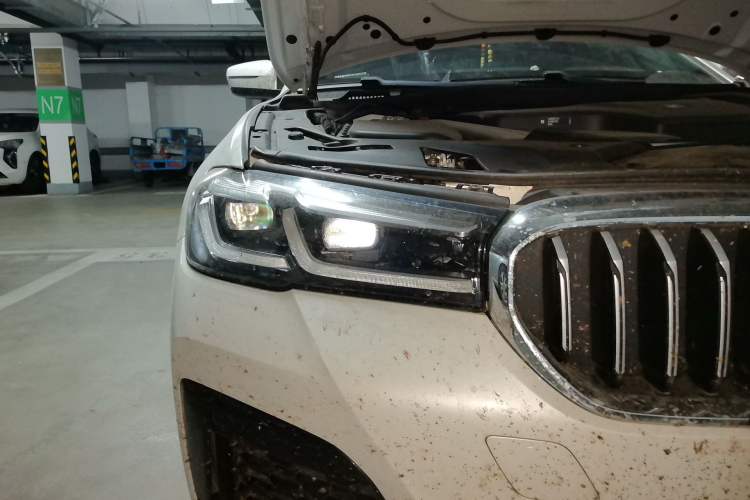 Used BMW 5 Series 2021 530Li Luxury Edition M Sport Package Right Front Headlight