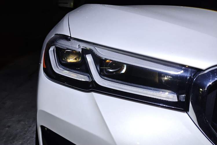 Used BMW 5 Series 2021 530Li Luxury Edition M Sport Package Right Front Headlight