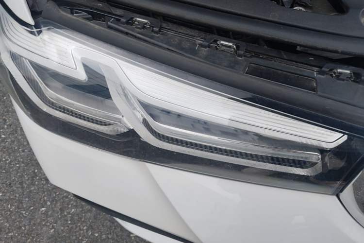 Used BMW 5 Series 2021 530Li Luxury Edition M Sport Package Right Front Headlight