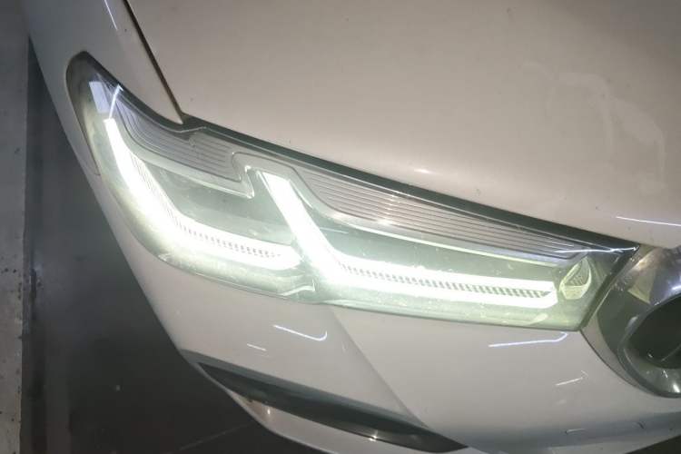 Used BMW 5 Series 2021 530Li Luxury Edition M Sport Package Right Front Headlight