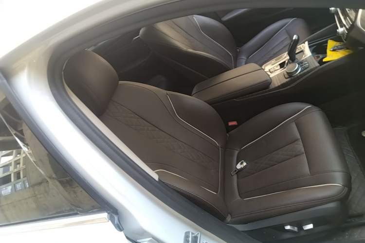 Used BMW 5 Series 2021 530Li Leading Luxury Package Right Front Seat
