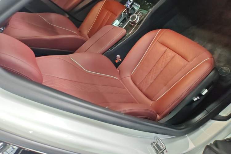 Used BMW 5 Series 2021 Facelifted 525Li M Sport Package Right Front Seat