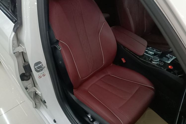 Used BMW 5 Series 2021 525Li M Sport Package Right Front Seat