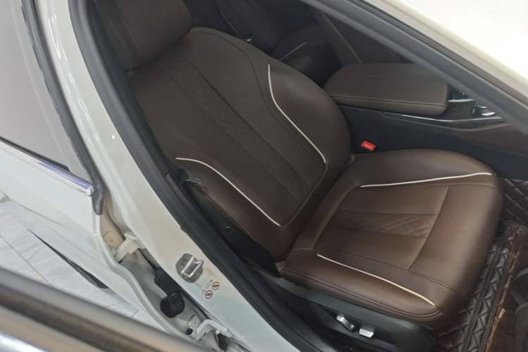 Used BMW 5 Series 2021 Facelifted 525Li M Sport Package Right Front Seat