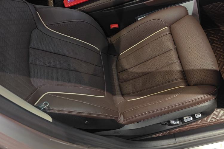 Used BMW 5 Series 2021 530Li Luxury Edition Premium Package Right Front Seat