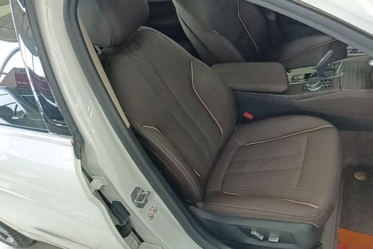Used BMW 5 Series 2021 530Li xDrive Luxury Package Right Front Seat