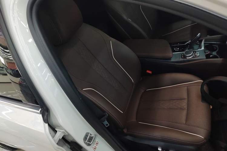 Used BMW 5 Series 2021 530Li Leading Model M Sport Package Right Front Seat