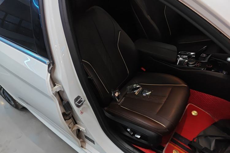 Used BMW 5 Series 2021 Facelifted 525Li M Sport Package Right Front Seat