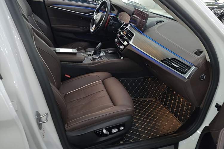 Used BMW 5 Series 2021 530Li Luxury Edition Premium Package Right Front Seat