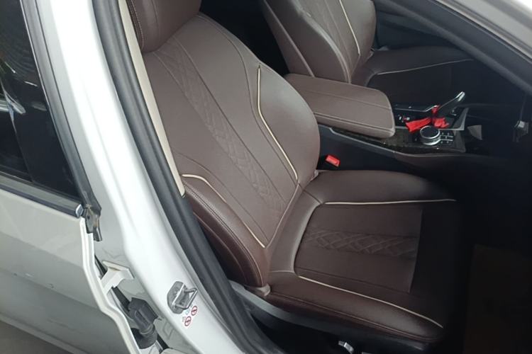 Used BMW 5 Series 2021 525Li Luxury Package Right Front Seat
