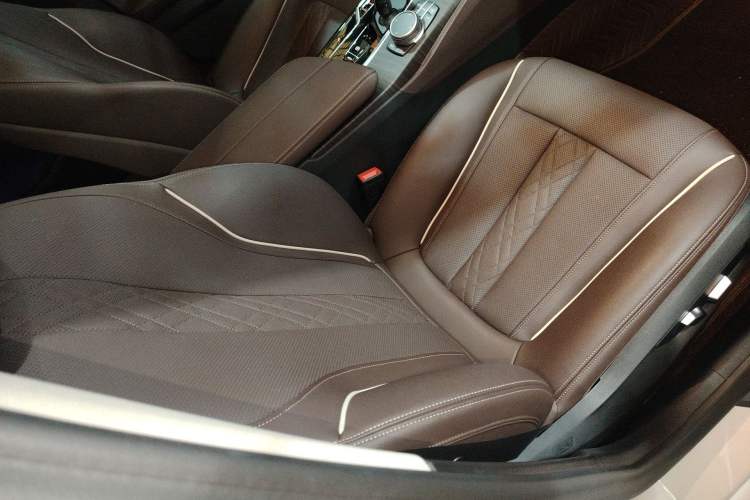 Used BMW 5 Series 2021 530Li Leading Luxury Package Right Front Seat