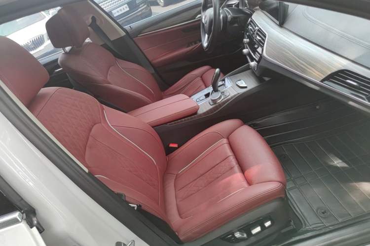 Used BMW 5 Series 2021 530Li Luxury Edition Premium Package Right Front Seat