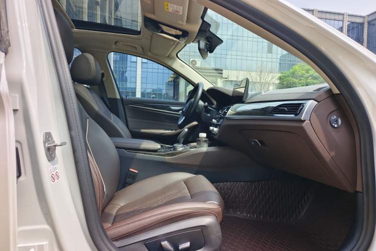 Used BMW 5 Series 2021 Updated Version 525Li Luxury Package Right Front Seat