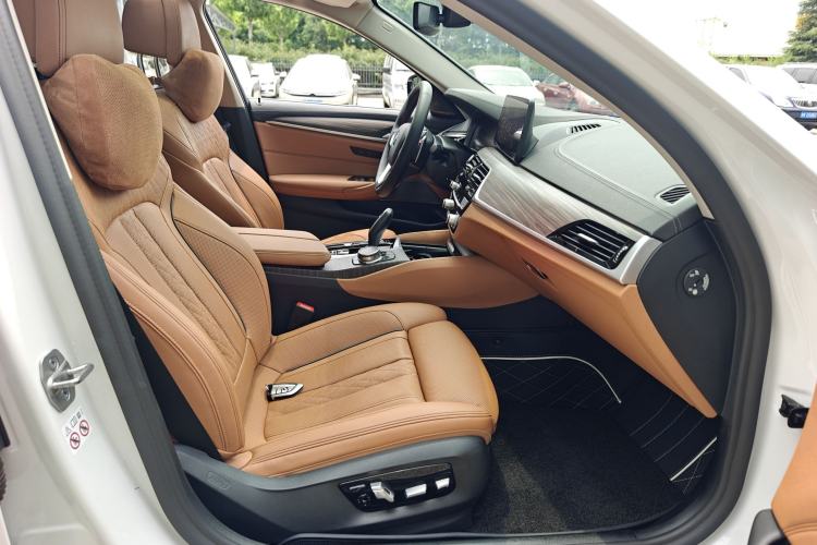 Used BMW 5 Series 2021 530Li Luxury Edition Premium Package Right Front Seat