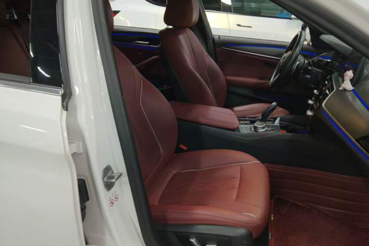Used BMW 5 Series 2021 530Li Leading Model M Sport Package Right Front Seat