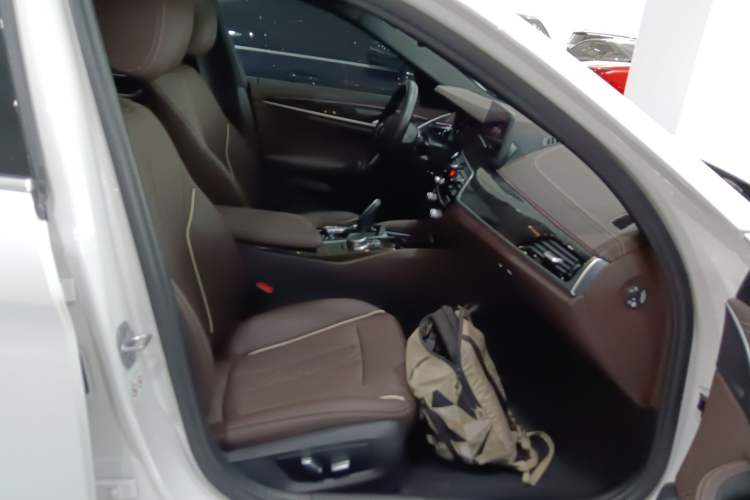 Used BMW 5 Series 2021 525Li M Sport Package Right Front Seat