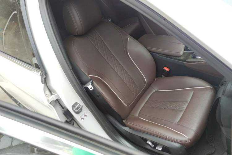 Used BMW 5 Series 2021 Facelifted 525Li M Sport Package Right Front Seat