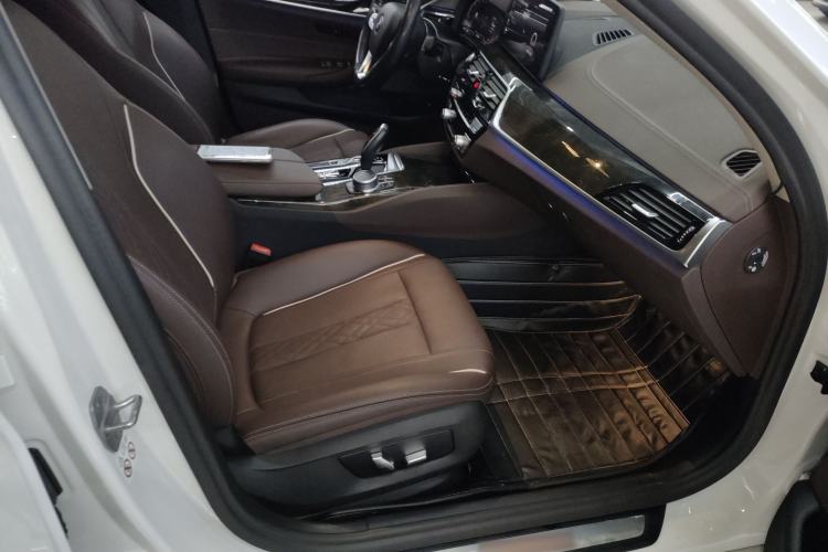 Used BMW 5 Series 2021 525Li Luxury Package Right Front Seat