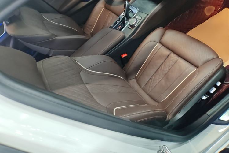 Used BMW 5 Series 2021 530Li Luxury Edition M Sport Package Right Front Seat