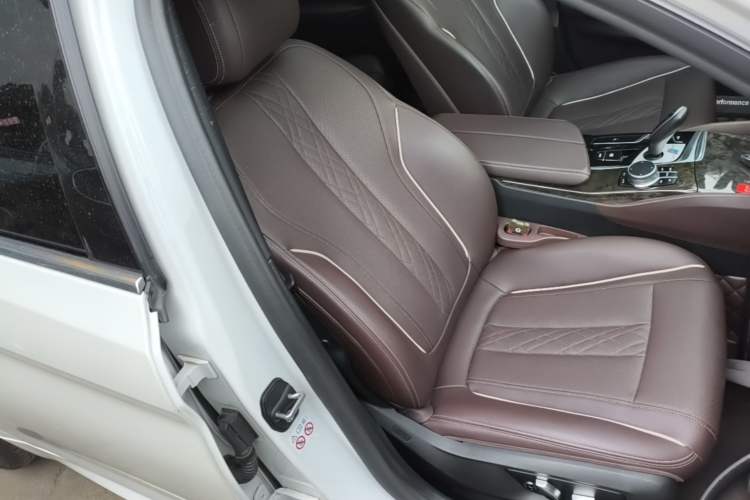 Used BMW 5 Series 2021 525Li M Sport Package Right Front Seat