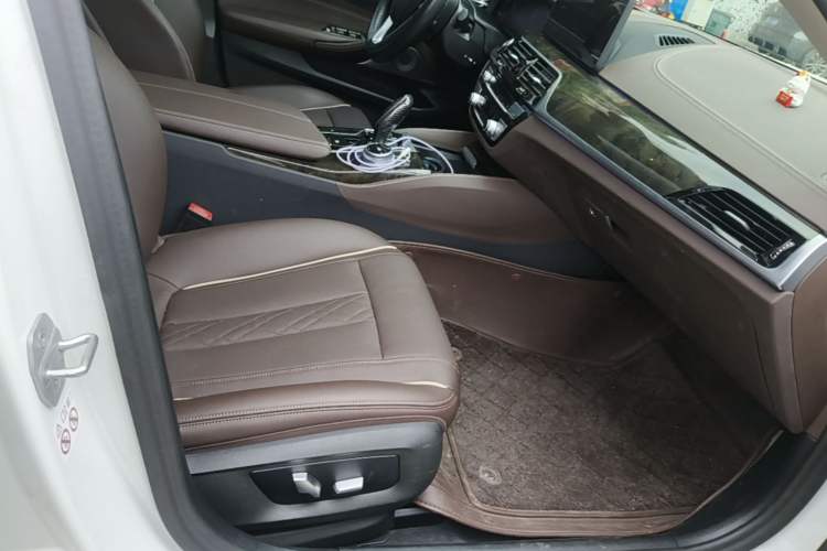 Used BMW 5 Series 2021 525Li Luxury Package Right Front Seat