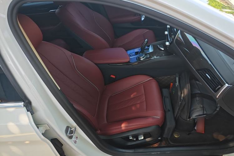 Used BMW 5 Series 2021 525Li Luxury Package Right Front Seat