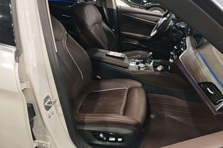 Used BMW 5 Series 2021 530Li Luxury Edition Premium Package Right Front Seat