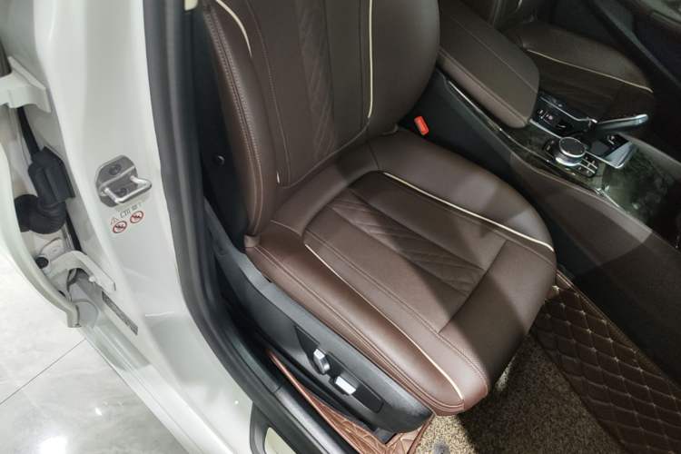 Used BMW 5 Series 2021 525Li Luxury Package Right Front Seat