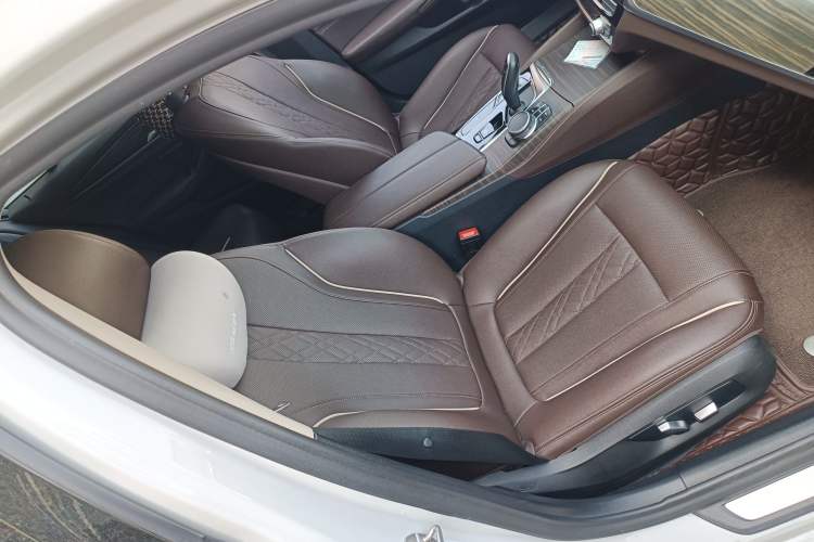 Used BMW 5 Series 2021 Restyled 530Li Leading Edition Luxury Package Right Front Seat