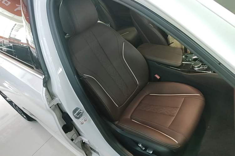 Used BMW 5 Series 2021 525Li M Sport Package Right Front Seat