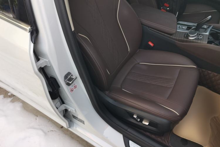 Used BMW 5 Series 2021 530Li xDrive Luxury Package Right Front Seat