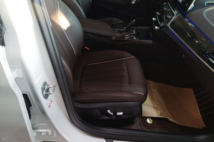 Used BMW 5 Series 2021 Updated Version 525Li Luxury Package Right Front Seat