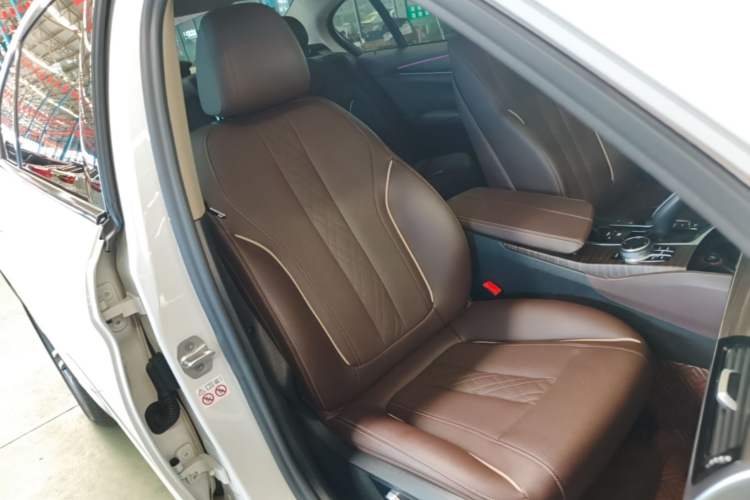 Used BMW 5 Series 2021 530Li Leading Luxury Package Right Front Seat